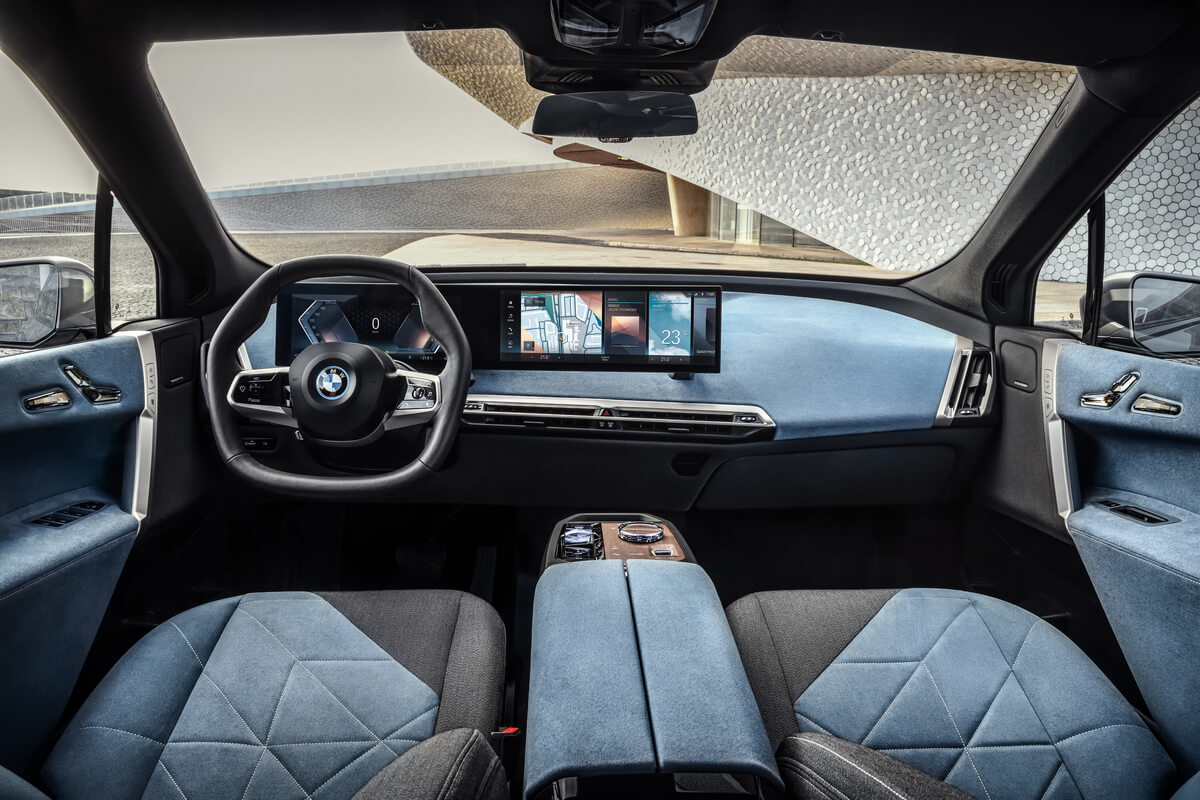 BMW iX xDrive50 Interior